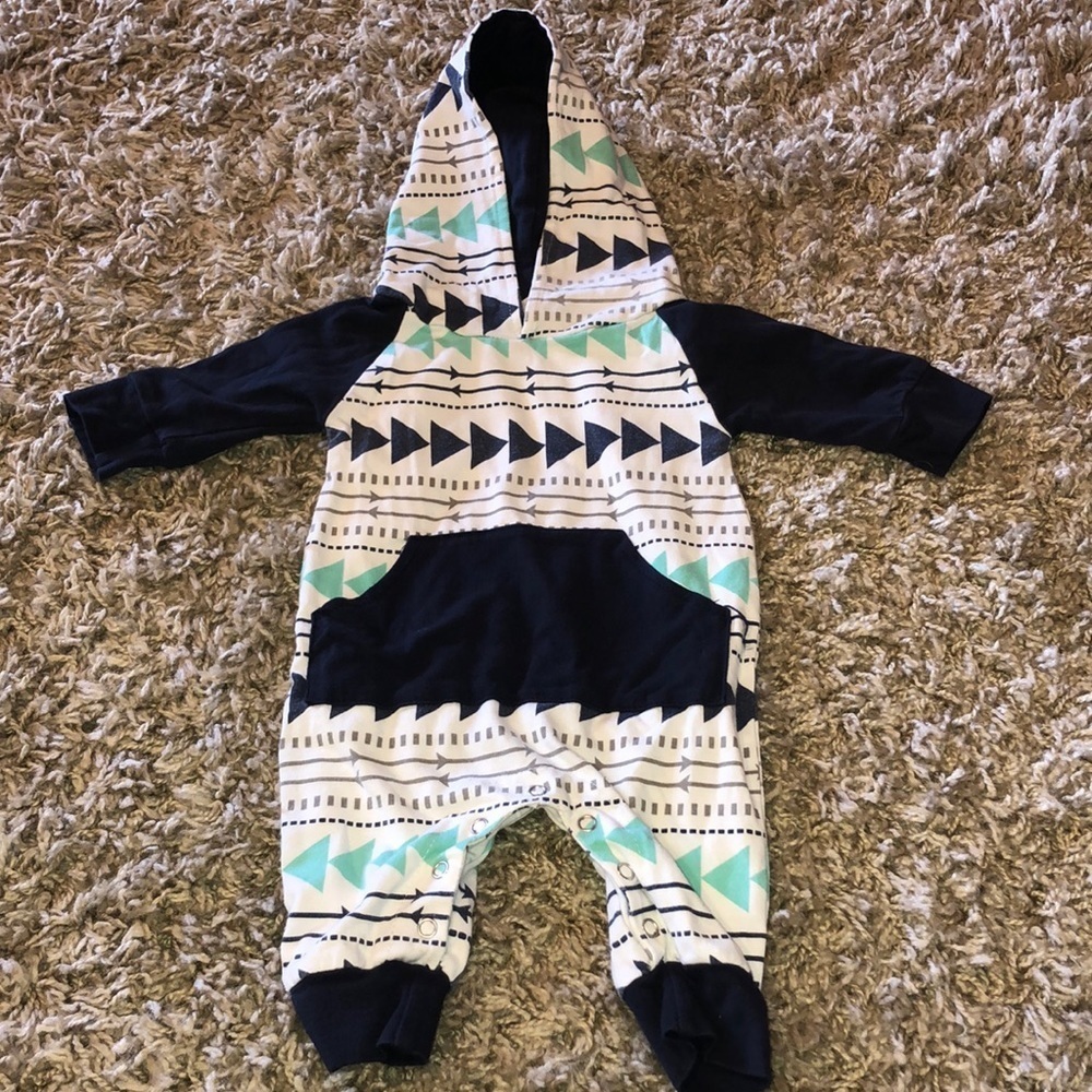 Infant teal blue and gray infant one piece Arrow print size 70 outdoor print​​​
